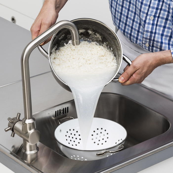 پخت برنج کهنه به روش آبکش 